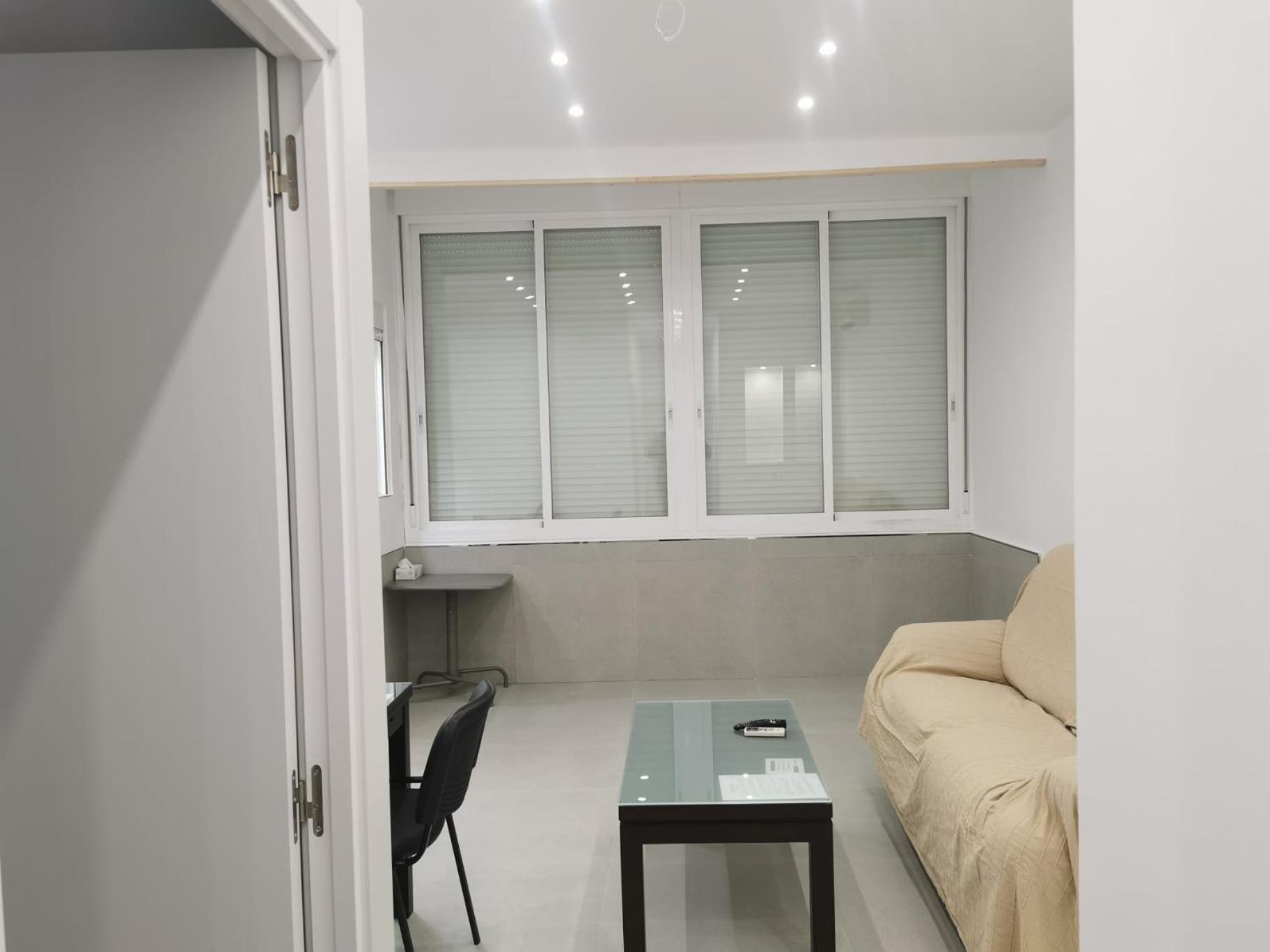 Urbanizacion La Roca, Estudio Torremolinos Rom bilde