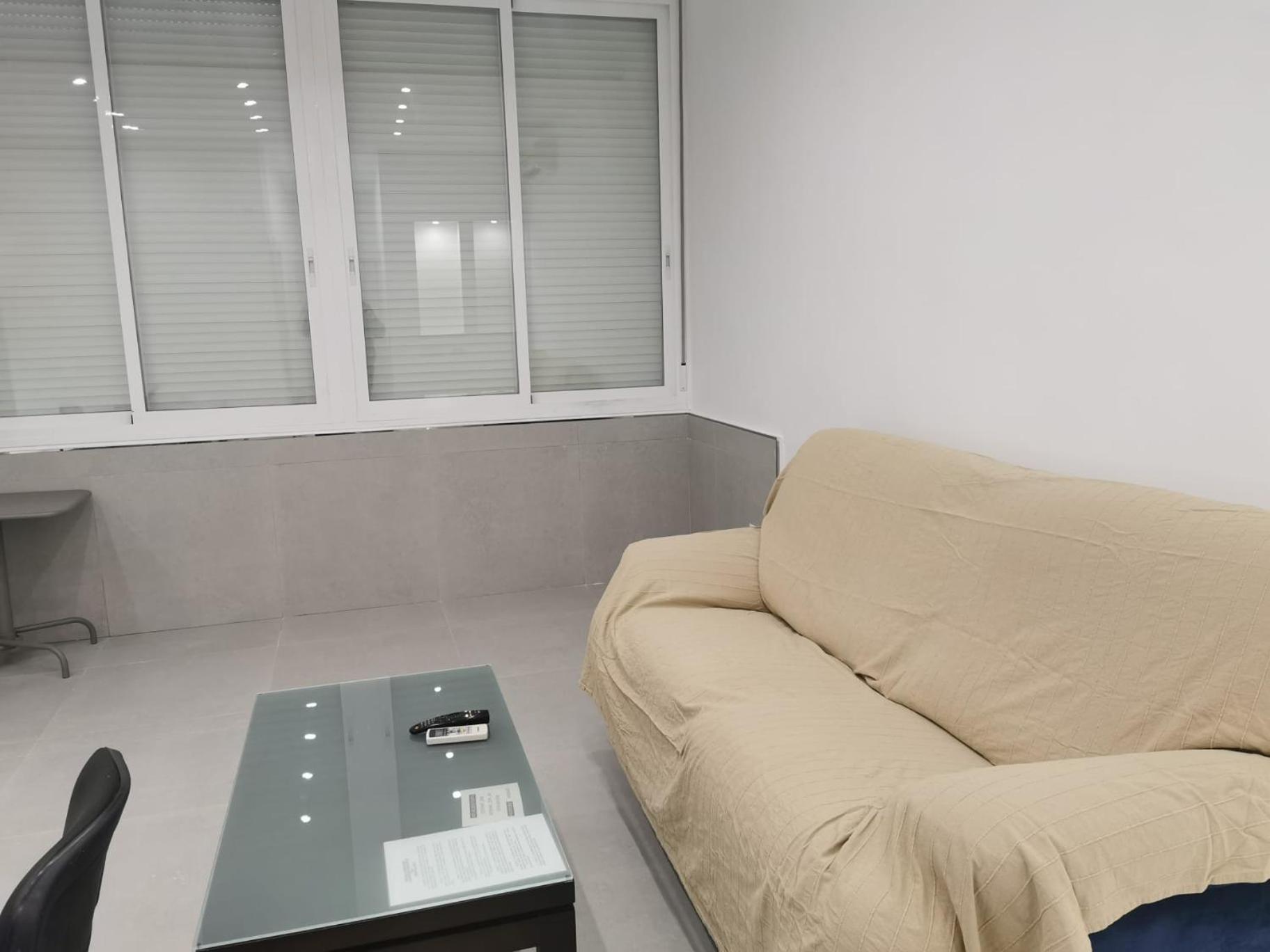 Urbanizacion La Roca, Estudio Torremolinos Rom bilde